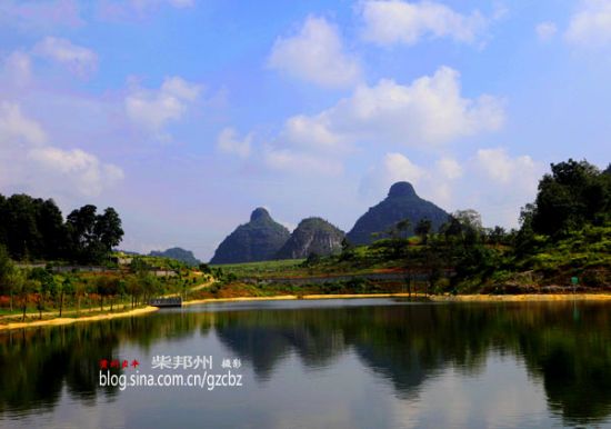 新浪旅游配图：奇观双乳峰 摄影：柴邦州