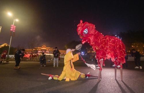 图片新闻｜荣昌：猜灯谜、舞龙、打铁花……喜庆欢腾迎元宵-有驾