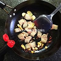 初夏瘦身美容餐桌上解腻开胃的麻辣手撕五花肉包菜的做法图解7