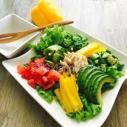 鸡肉牛油果彩蔬沙拉的做法[图]