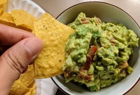 Guacamole 墨西哥牛油果酱，配玉米片